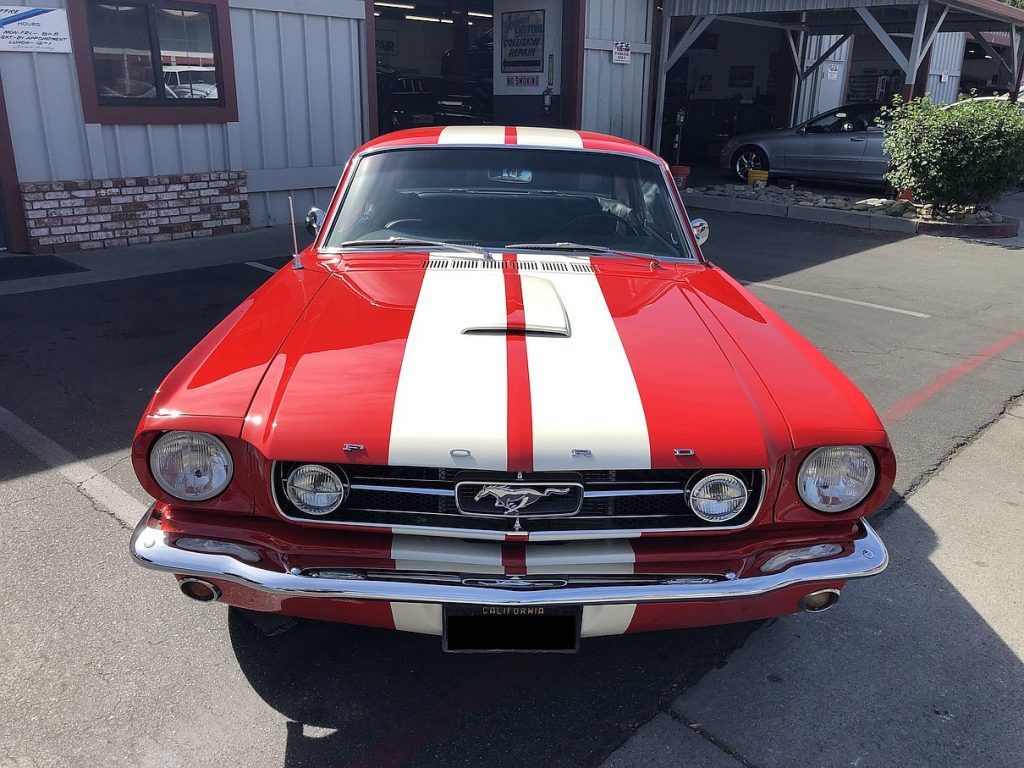 front view 1965 Ford Mustang - red dual stripes